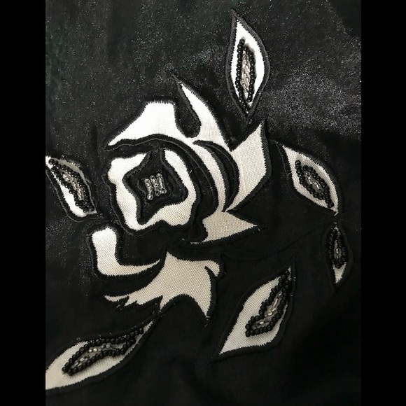 🆕 🇨🇦 Statement little black dress w/its original white floral applique-vintage - Picture 7 of 13